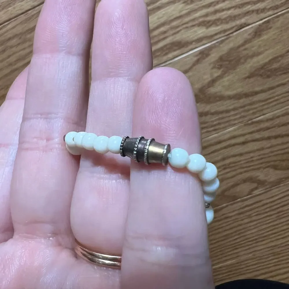 Vintage Unique Puka Seashell Beaded Necklace Handcrafted Screw Clasp MCM‎